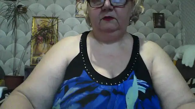 Snapshot of MarinaFarina53 chatting on May 25, 2026, 6:56 am MarinaFarina53 online show from May 25, 2026, 6:56 am
