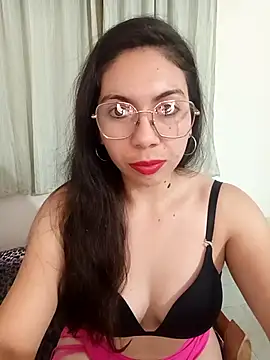 Mia essence online show from May 9, 2026, 11:19 pm