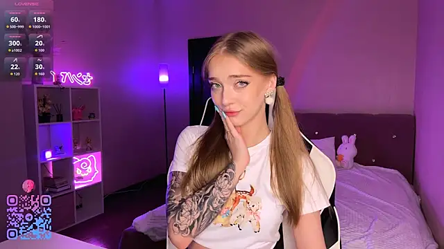 Snapshot of callme_eva chatting on June 24, 2026, 3:54 pm callme eva online show from June 24, 2026, 3:54 pm