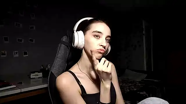 Snapshot of NightFoxxx chatting on June 30, 2026, 1:11 pm NightFoxxx online show from June 30, 2026, 1:11 pm
