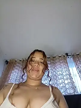 Snapshot of AriaGomez_ chatting on June 16, 2026, 10:54 pm AriaGomez online show from June 16, 2026, 10:54 pm
