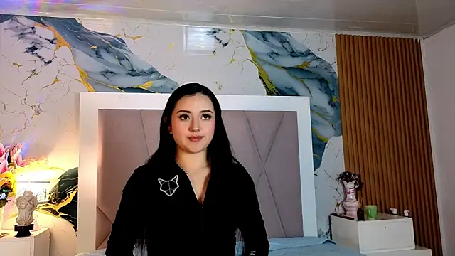 Snapshot of MiiaRousse_ chatting on June 11, 2026, 7:55 pm MiiaRousse online show from June 11, 2026, 7:55 pm