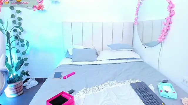 mia18    online show from May 27, 2026, 9:11 pm