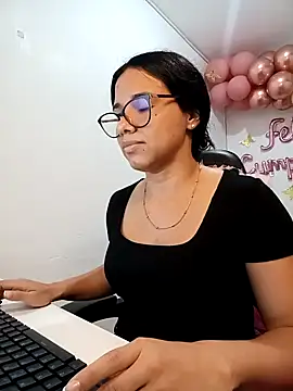 alanahot94 online show from May 8, 2026, 12:25 am