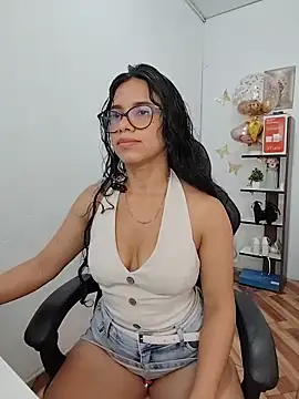 Snapshot of alanahot94 chatting on May 24, 2026, 5:46 pm alanahot94 online show from May 24, 2026, 5:46 pm