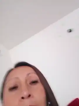 Snapshot of Vely_ chatting on May 25, 2026, 6:50 pm Vely online show from May 25, 2026, 6:50 pm