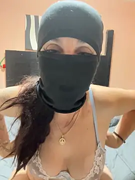 StephanieRc online show from June 3, 2026, 7:20 am