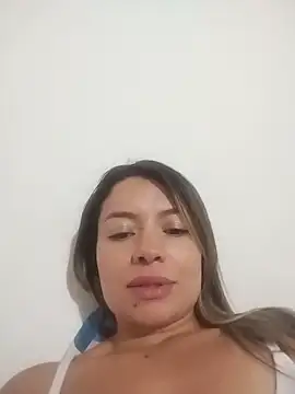 Snapshot of Annie-Latina chatting on June 1, 2026, 1:06 am Annie-Latina online show from June 1, 2026, 1:06 am