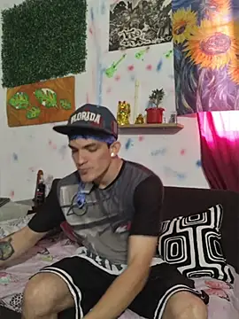 Maykiinn online show from May 13, 2026, 5:53 pm