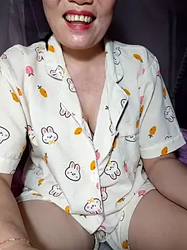 Snapshot of -Trici- chatting on July 10, 2026, 8:42 pm -Trici- online show from July 10, 2026, 8:42 pm