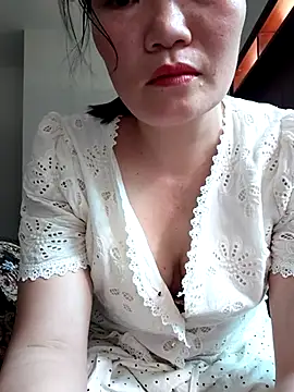 Snapshot of -Trici- chatting on July 18, 2026, 9:18 am -Trici- online show from July 18, 2026, 9:18 am