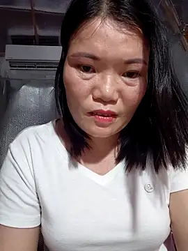 Snapshot of -Trici- chatting on June 4, 2026, 3:33 am -Trici- online show from June 4, 2026, 3:33 am