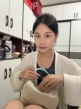 Snapshot of cuteluky18 chatting on May 22, 2026, 12:36 pm cuteluky18 online show from May 22, 2026, 12:36 pm