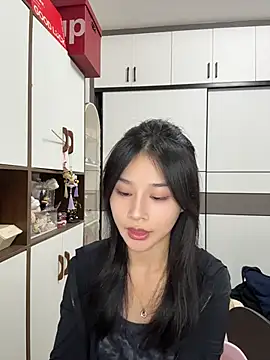 Snapshot of cuteluky18 chatting on May 28, 2026, 12:33 pm cuteluky18 online show from May 28, 2026, 12:33 pm
