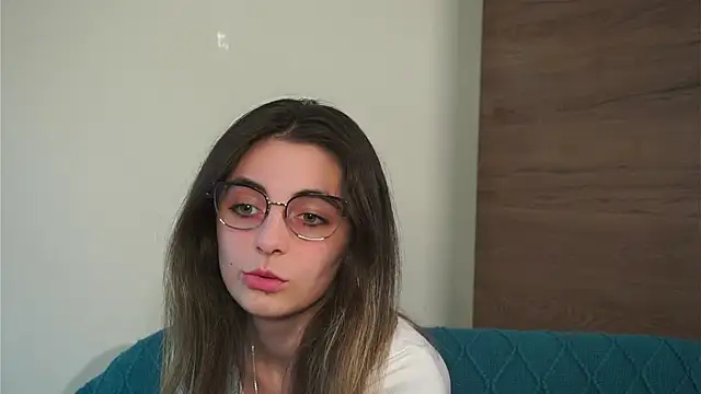 LexiaMirel online show from May 8, 2026, 4:00 pm