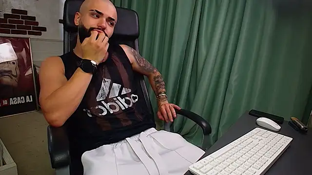OscarWillss online show from May 16, 2026, 4:44 am