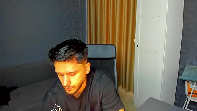 Snapshot of TroyWadee chatting on May 23, 2026, 4:33 am TroyWadee online show from May 23, 2026, 4:33 am