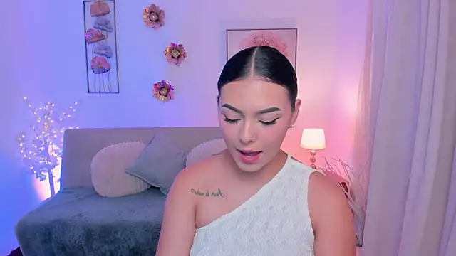 Snapshot of Emma_Moretti1 chatting on May 25, 2026, 7:23 pm Emma Moretti1 online show from May 25, 2026, 7:23 pm