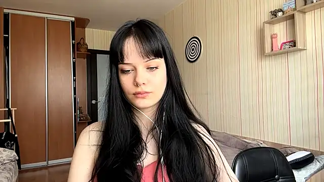 CharmaineElles online show from June 25, 2026, 1:16 pm