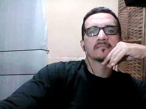 Snapshot of DouglasBr22 chatting on May 10, 2026, 3:32 am DouglasBr22 online show from May 10, 2026, 3:32 am