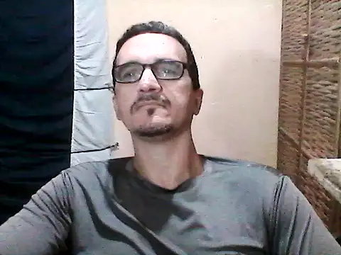 Snapshot of DouglasBr22 chatting on May 12, 2026, 2:41 am DouglasBr22 online show from May 12, 2026, 2:41 am