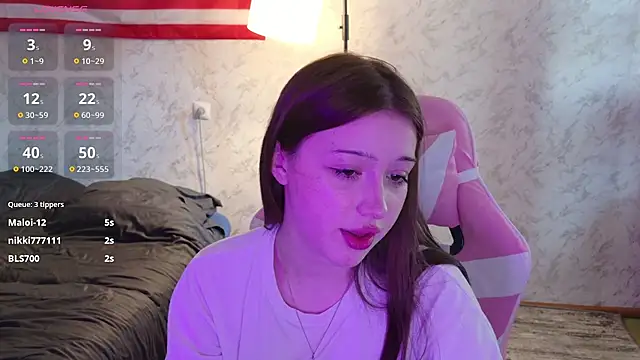 Snapshot of Luvellia chatting on July 13, 2026, 8:35 am Luvellia online show from July 13, 2026, 8:35 am