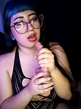 Snapshot of LarissaHell chatting on May 27, 2026, 1:57 am LarissaHell online show from May 27, 2026, 1:57 am