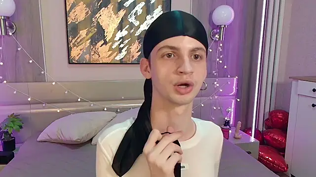 Snapshot of Bimbo_boy_ chatting on May 18, 2026, 1:49 pm Bimbo boy online show from May 18, 2026, 1:49 pm