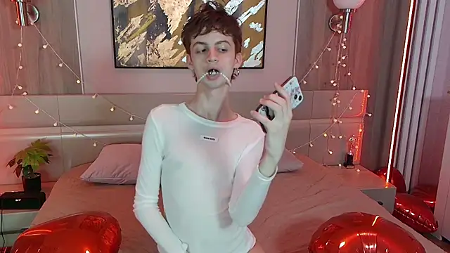 Snapshot of Bimbo_boy_ chatting on May 19, 2026, 1:29 pm Bimbo boy online show from May 19, 2026, 1:29 pm