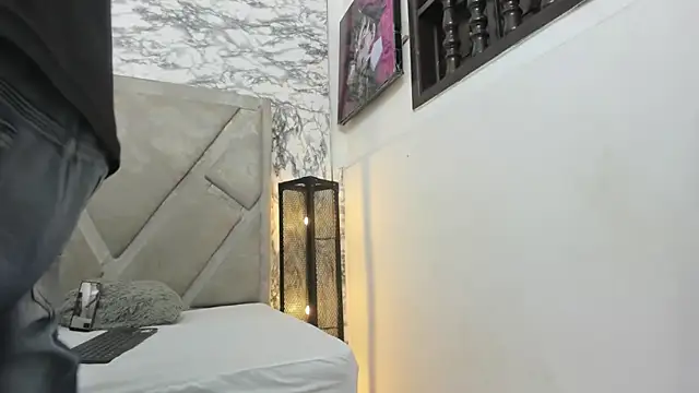 MadissonAndRobbin online show from June 25, 2026, 8:25 pm