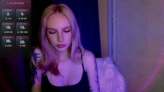 Snapshot of MichelleVelour chatting on June 2, 2026, 5:57 pm MichelleVelour online show from June 2, 2026, 5:57 pm