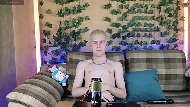 Tommy CrashXXX online show from June 4, 2026, 6:40 am