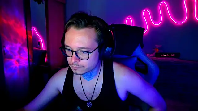 MeLanXolik online show from July 14, 2026, 10:27 pm