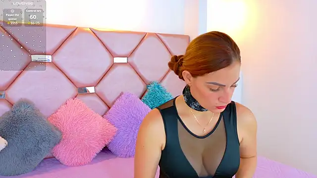Juliia cruz  online show from May 29, 2026, 12:00 pm