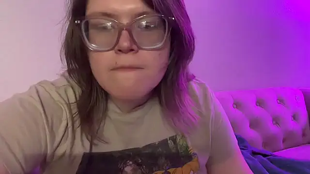 cozyqt94 online show from May 19, 2026, 1:56 am
