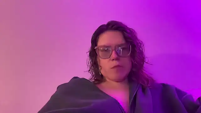 cozyqt94 online show from May 26, 2026, 1:47 am