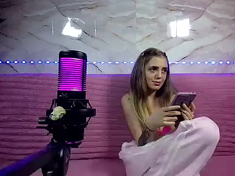 Snapshot of BunnyBliss2 chatting on June 13, 2026, 9:24 pm BunnyBliss2 online show from June 13, 2026, 9:24 pm