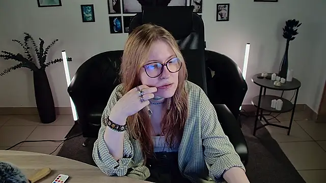 Snapshot of lanafitch chatting on June 25, 2026, 1:27 pm lanafitch online show from June 25, 2026, 1:27 pm