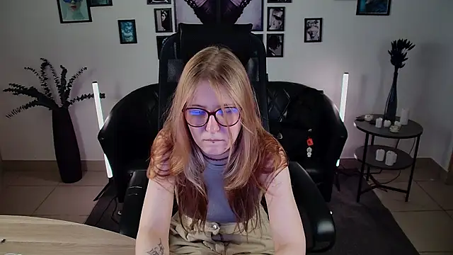 Snapshot of lanafitch chatting on July 8, 2026, 10:27 am lanafitch online show from July 8, 2026, 10:27 am