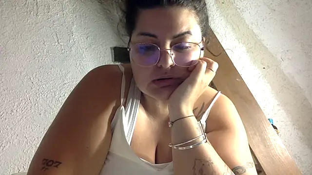 Snapshot of velvelshadow chatting on May 25, 2026, 12:04 pm velvelshadow online show from May 25, 2026, 12:04 pm