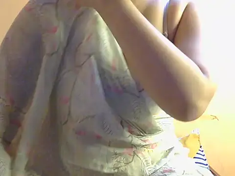 Snapshot of SUZZY_LONDON chatting on May 23, 2026, 7:46 pm SUZZY LONDON online show from May 23, 2026, 7:46 pm