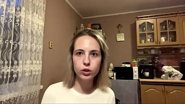 Snapshot of DaphneAmor chatting on May 14, 2026, 6:27 pm DaphneAmor online show from May 14, 2026, 6:27 pm