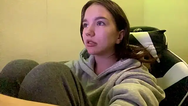 FewerCadre online show from May 22, 2026, 6:06 pm