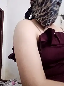 Snapshot of Hot_Niya2 chatting on May 17, 2026, 6:52 pm Hot Niya2 online show from May 17, 2026, 6:52 pm