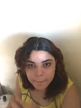 Snapshot of Cliaclara chatting on May 24, 2026, 5:35 pm Cliaclara online show from May 24, 2026, 5:35 pm