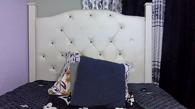 creamyamber online show from October 2, 2025, 2:04 am