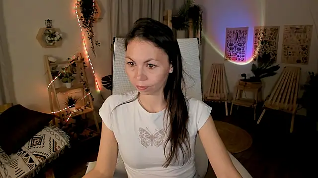 TrasyMorris online show from May 14, 2026, 6:54 am