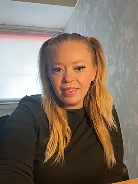 Heyitskaylaxo online show from May 12, 2026, 9:26 am