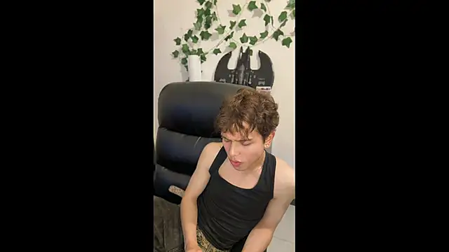 Snapshot of DanteSaint chatting on May 28, 2026, 7:42 pm DanteSaint online show from May 28, 2026, 7:42 pm