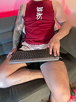 Snapshot of Oliver_browm chatting on May 13, 2026, 12:56 pm Oliver browm online show from May 13, 2026, 12:56 pm
